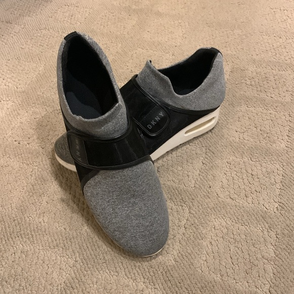 Grey Canvas shoes with a black Velcro strap. - Picture 4 of 4
